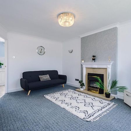 Family Friendly 3-Bed Home With Free Parking On Site Huddersfield Exteriér fotografie