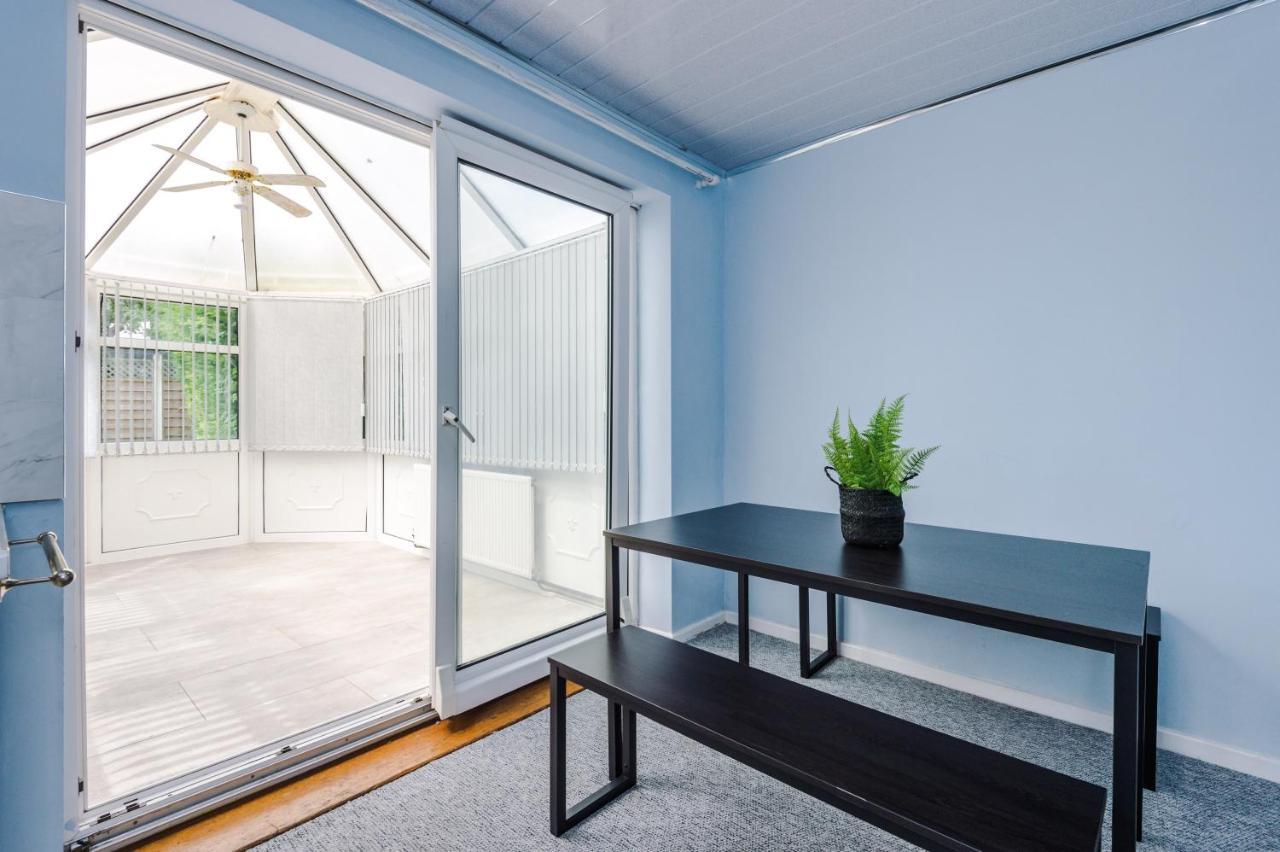 Family Friendly 3-Bed Home With Free Parking On Site Huddersfield Exteriér fotografie