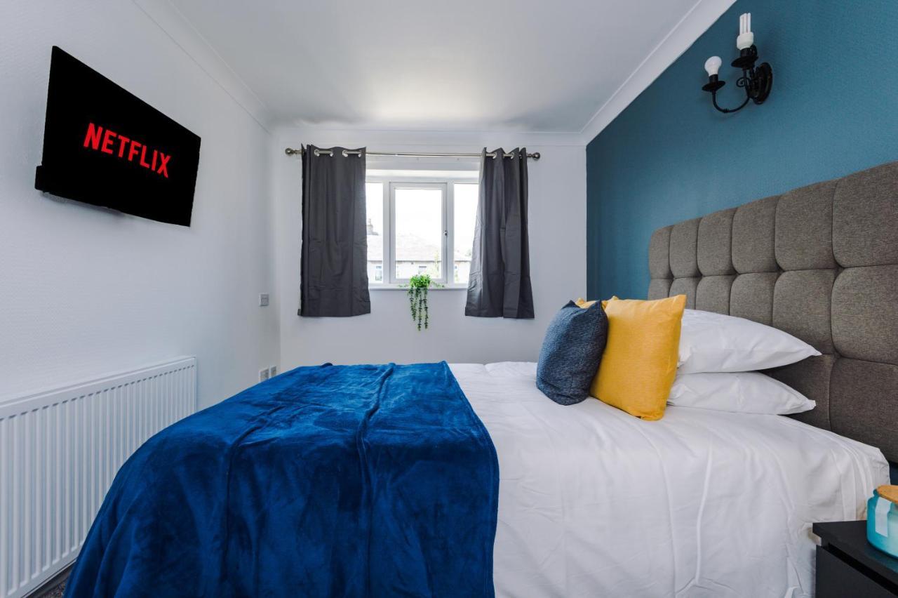 Family Friendly 3-Bed Home With Free Parking On Site Huddersfield Exteriér fotografie