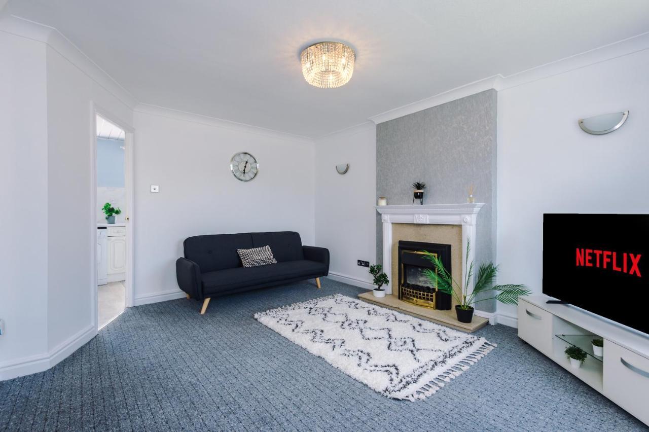 Family Friendly 3-Bed Home With Free Parking On Site Huddersfield Exteriér fotografie